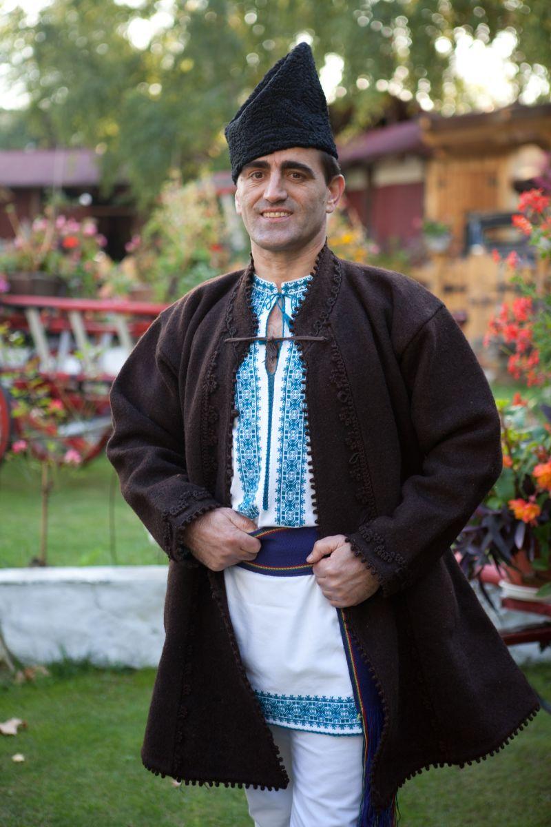 Национальный головной убор мужчин. Национальный головной убор Молдован. Костюм молдована Молдова национальный мужчина. Буковина румынский национальный костюм. Национальная шапка Молдован.