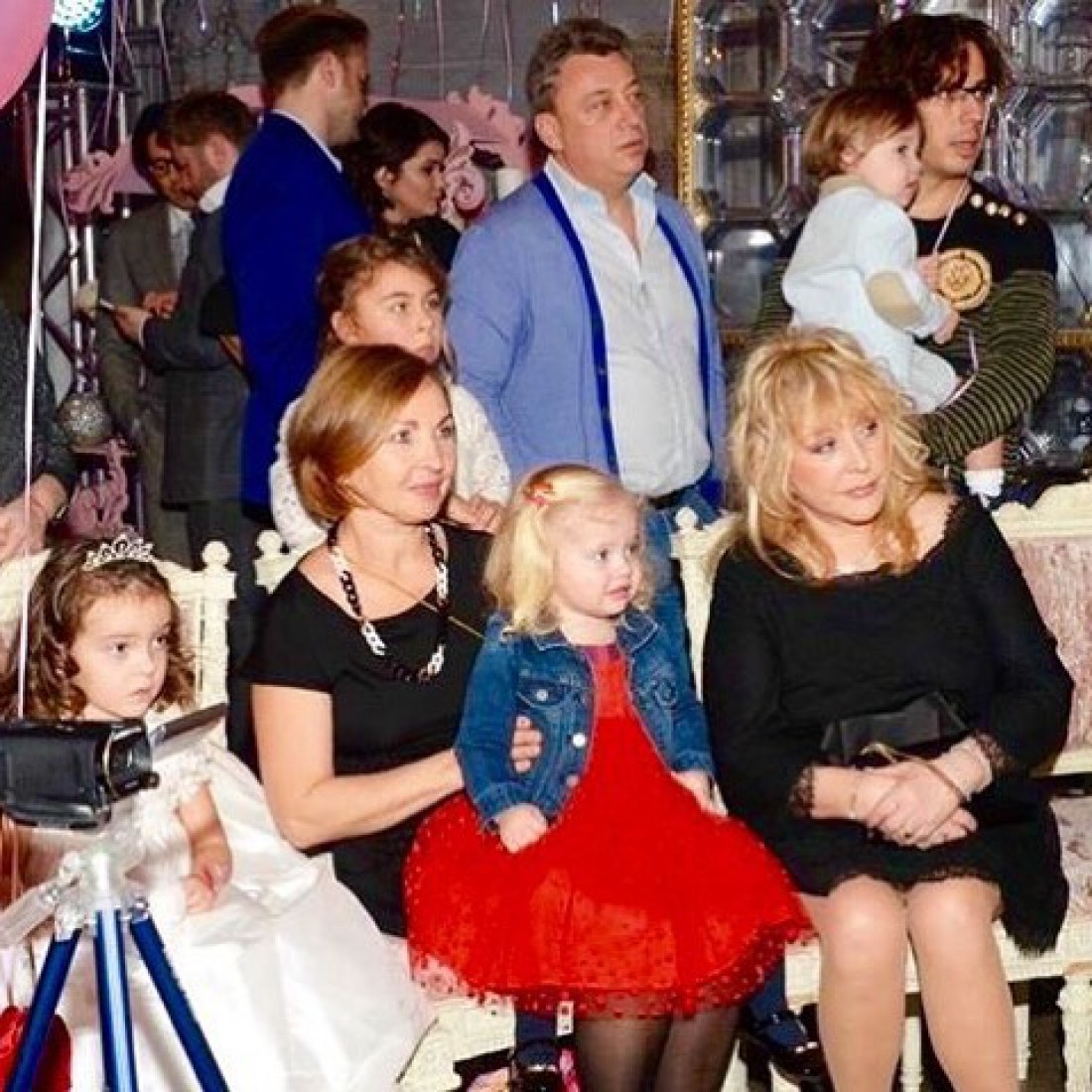 алла пугачева с семьей фото