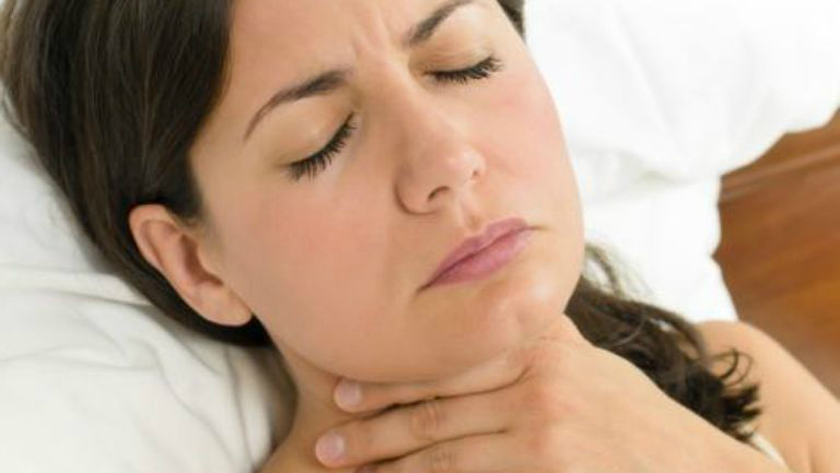 Cum tratezi durerea în gât (ce să faci și ce nu)