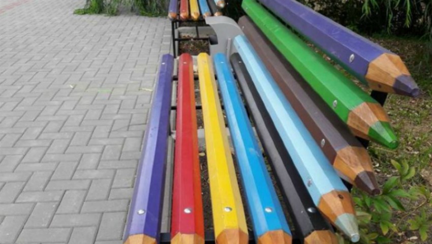 do not do Go down literally În Capitală au apărut mai multe bănci din creioane colorate uriașe |  Unica.md