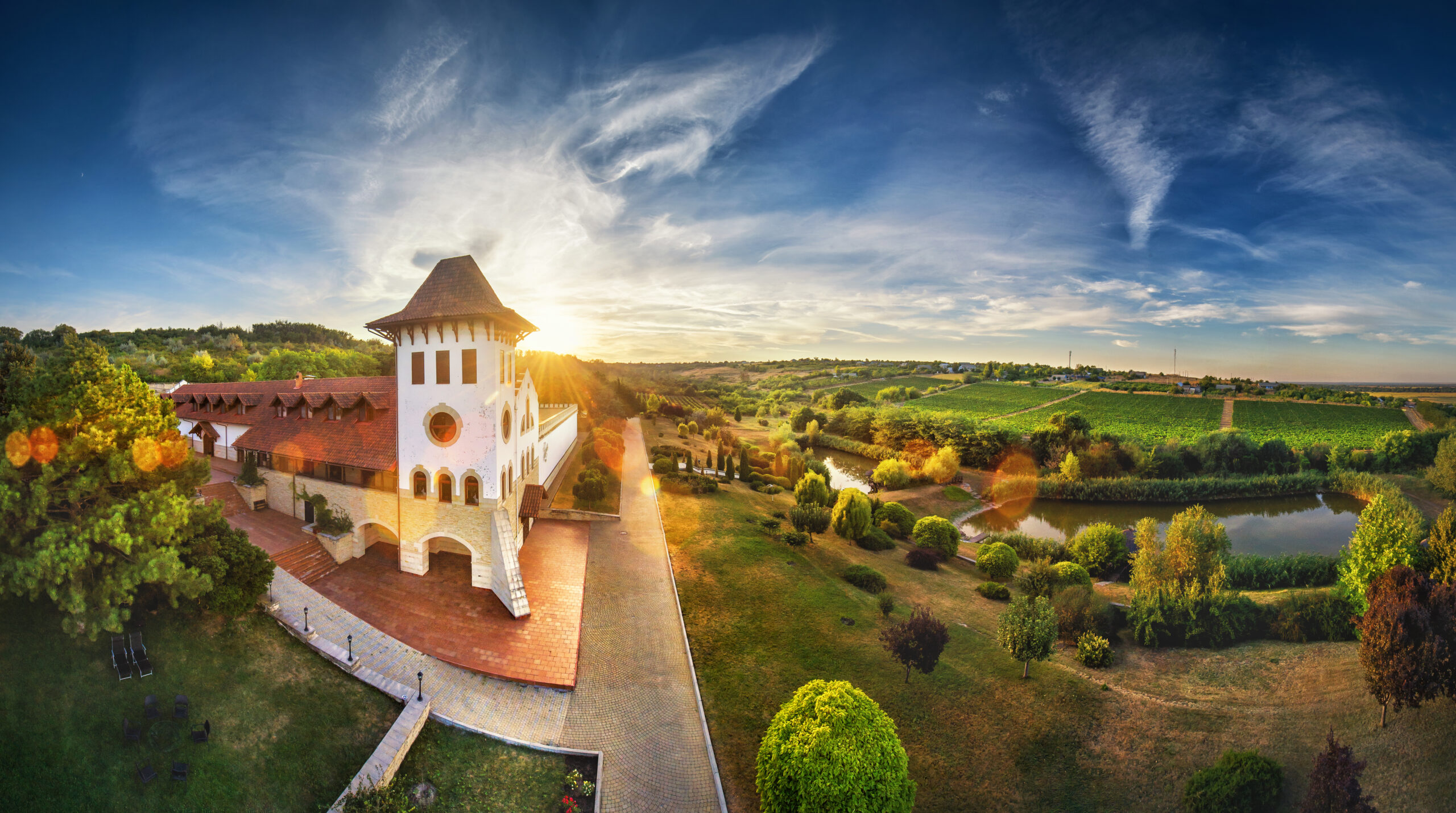 Молдавия это страна. Монастырь Пуркарь Молдова. Винодельня Пуркарь Молдова. Chateau Purcari. Монастырь Шато Пуркарь.
